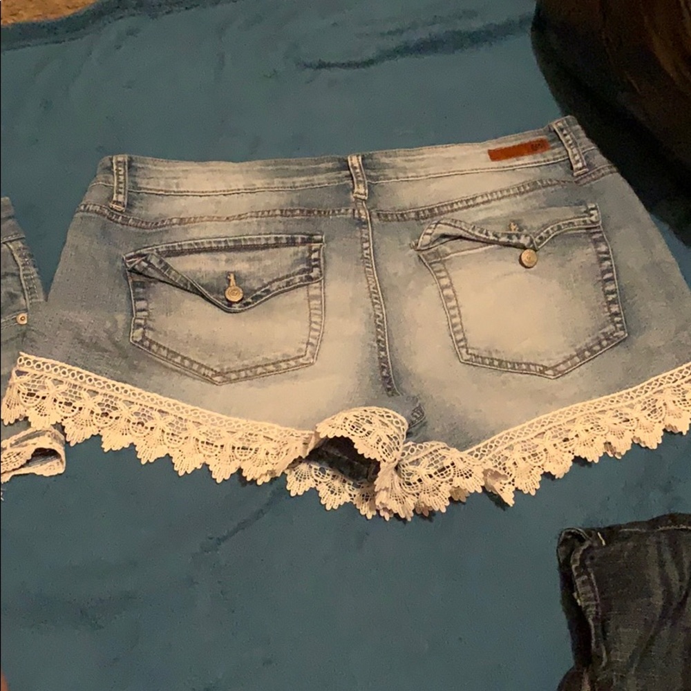 L.E.I SHORTS - Picture 3 of 4